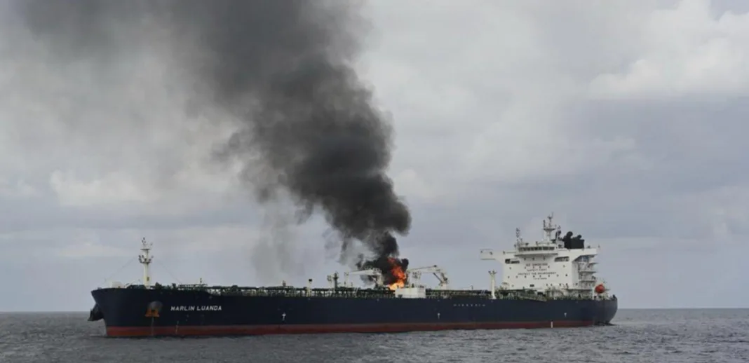 Επίθεση σε ελληνόκτητο πλοίο στην Ερυθρά Θάλασσα - Πιθανή εμπλοκή των Χούθι